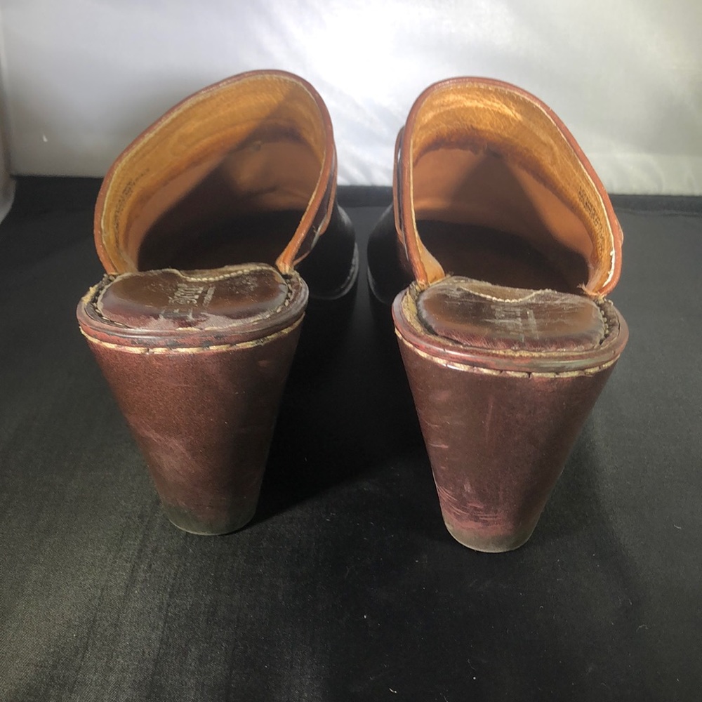 Clogs - Picture 2 of 3